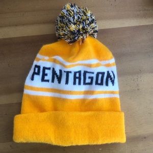 Vintage Knit Winter Pom Pom Puff Ball Hat Gold Navy White Pentagon Bears Retro